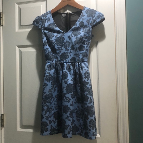 Powder blue butterfly patterned party dress - Picture 1 of 4